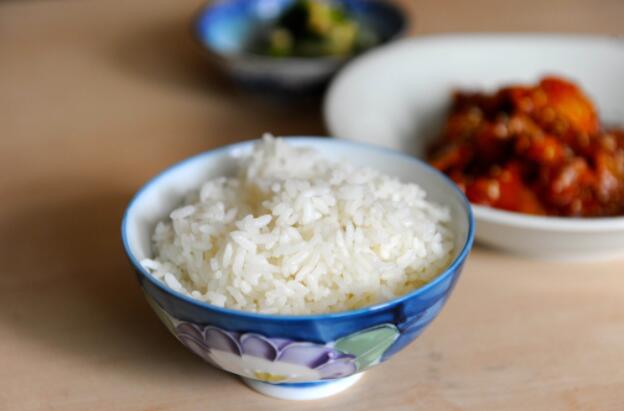 大米饭有什么营养（米饭和面食哪个更有营养）