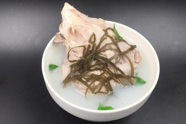 大骨海带汤的营养价值（大骨海带汤需要加什么料）