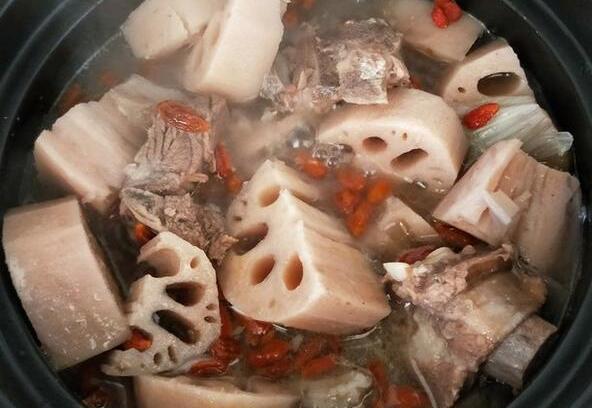 大骨炖莲藕有什么营养（大骨煲莲藕的营养价值）