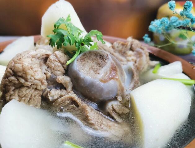 棒子骨有什么营养价值（吃大棒骨的好处）