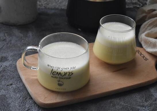 纯牛奶和酸奶哪个营养价值高(纯牛奶和酸奶哪个更适合你)