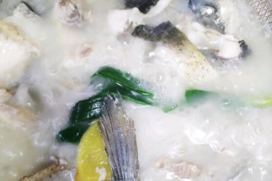 草鱼炖豆腐的营养价值（草鱼炖豆腐汤的做法）