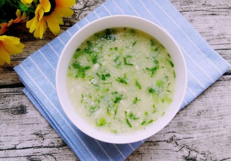 菠菜小米粥的营养价值（小米粥最忌三种蔬菜）