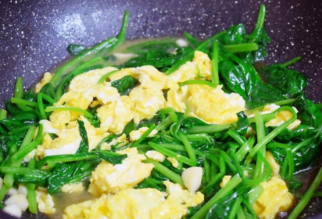 菠菜的营养价值（菠菜怎样吃有营养又好吃）