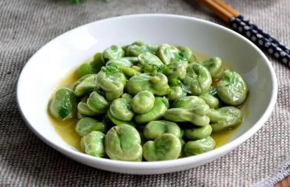 蚕豆的营养价值及功效与作用（干炒蚕豆的营养价值及功效与作用）