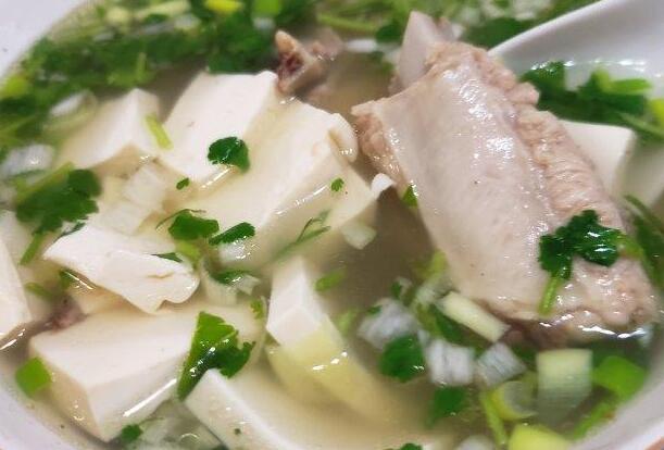 豆腐排骨汤的营养价值（豆腐排骨汤的做法大全）