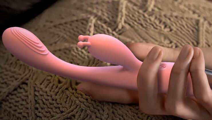 女性使用成人用品的经历（女性用性用具对身体有伤害吗）