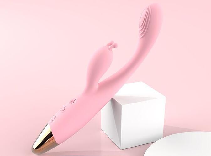 女人使用成人用品（女人成人用品什么牌子好用）