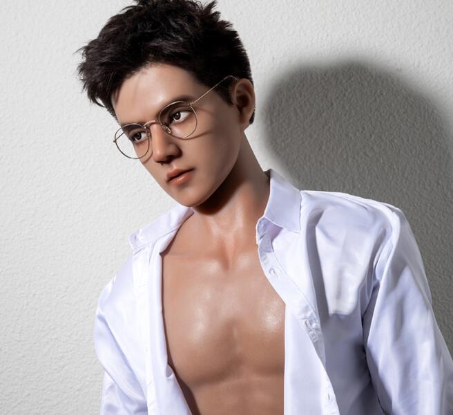 女性成人用品仿男模（女性最喜欢的成人用品是什么）