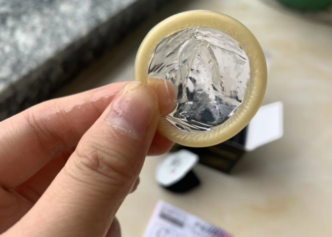 正确使用安全套是保护自己和伴侣健康的重要方式