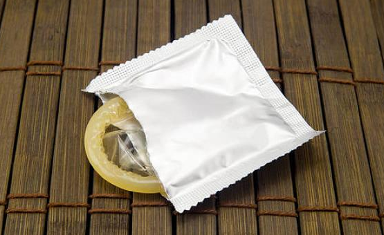 避孕套的使用方法选择题（避孕套使用方法有哪些）