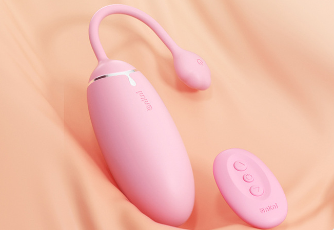 女生尝试情趣玩具（测评情趣玩具）