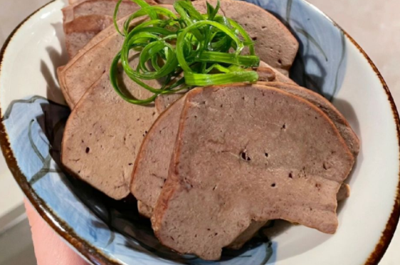 猪肝的营养价值及功效（猪肝美味与多样的烹饪方式）