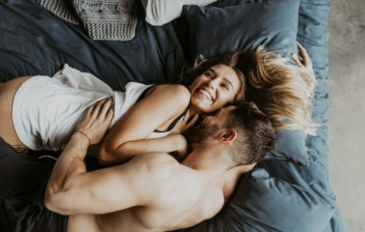 欧美房事技巧:口交亲吻乳房高潮技巧 欧美房事技巧:口交亲吻乳房高潮技巧