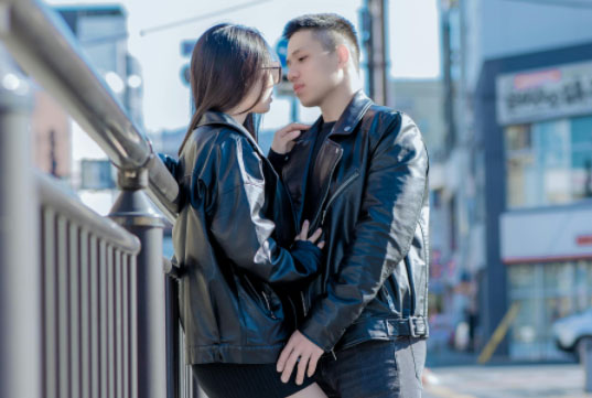 性生活前期的调情技巧:主动吻男生的吻技巧 性生活前期的调情技巧:主动吻男生的吻技巧