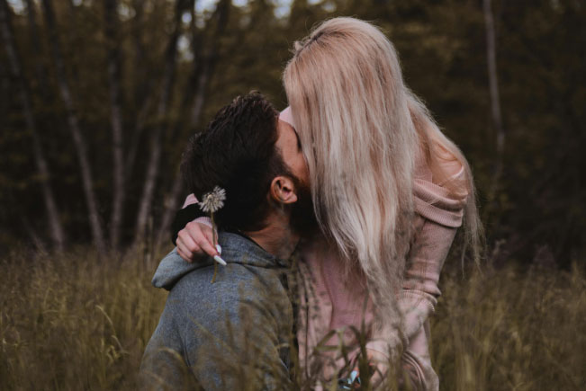 女摸男阴茎技巧:男人爱爱的技巧 女摸男阴茎技巧:男人爱爱的技巧