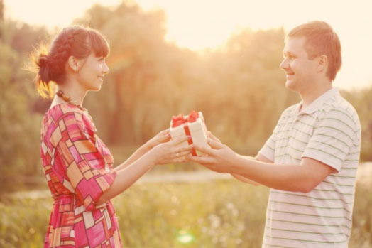 夫妻性爱技巧迅雷：夫妻间性爱技术大揭秘