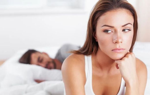 啪啪女上位有哪些技巧：女性如何在上位姿势中实现最大快感