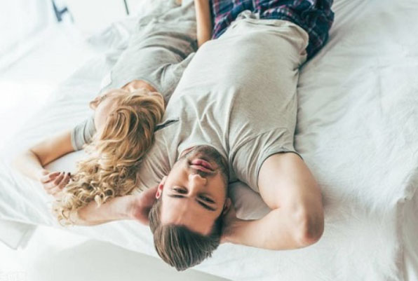 女生帮男生打飞机技巧：女生指导男生玩飞机详解