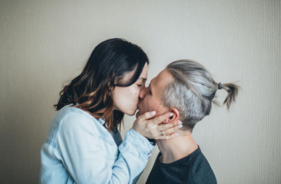 与老妇的性爱技巧：老妇的卓越性爱技巧