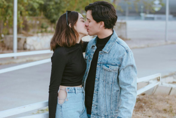 征服女人性爱技巧：征服女人的终极性爱技巧