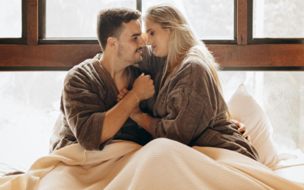 正常夫妻做多久一次：夫妻亲密频率揭秘，你知道正常夫妻多久一次吗？