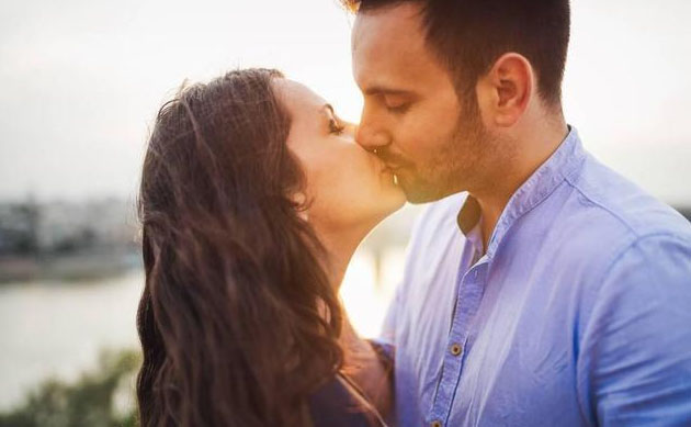 怎样增加夫妻间激情：夫妻间秘籍，唤醒爱火的7个小技巧