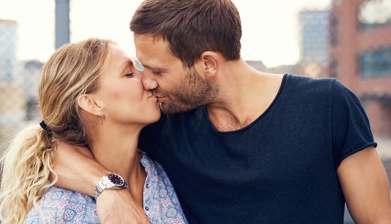 一周夫妻性爱几次正常：夫妻一周性生活频率标准揭秘