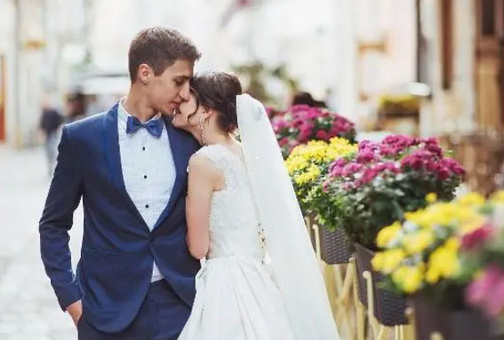 夫妻同房技巧及姿势图解：夫妻亲密合体，性爱姿势图解及技巧分享