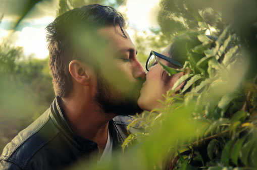 高潮夫妻生活：激情火花，夫妻间的性爱之道