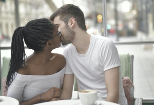 夫妻调教小说：惊艳禁忌之恋，婚姻调教禁忌书