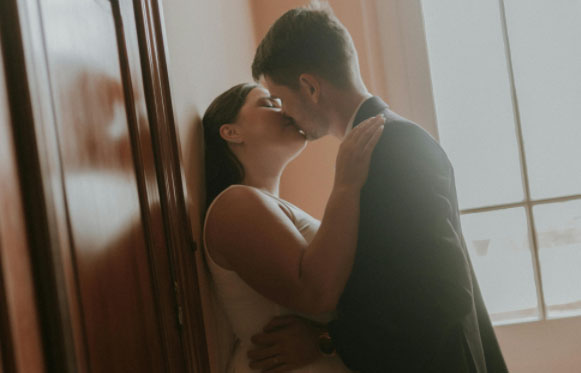 夫妻可以亲吻阴茎吗：夫妻亲热时这种行为正常吗？