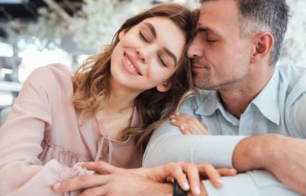 老婆如何满足老公性生活：如何让伴侣性生活更加甜蜜