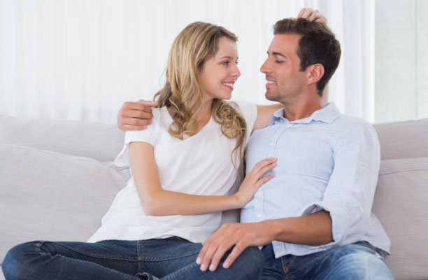 老婆喜欢被情人舔阴：老婆狂热享受情人的舌尖服务