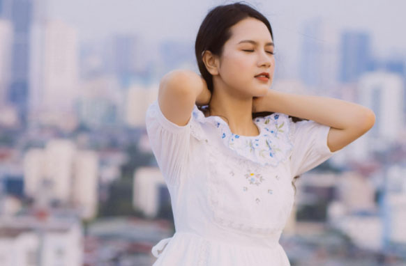 适合头发少的中年女人发型：瞬间显年轻！中年女性超吸睛发型攻略