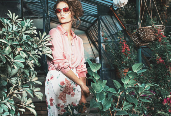 中年女人穿的衣服好看：成熟女性完美穿搭，让你眼前一亮