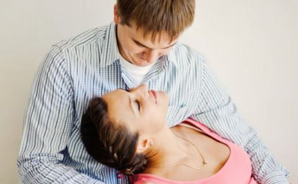 如何让老婆换姿势：如何让伴侣在床上更开心