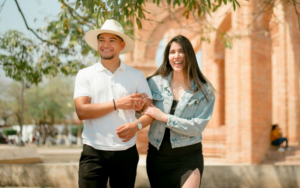 求老婆出轨故事：惊心动魄！丈夫突然发现妻子出轨，背后惊人内幕曝光