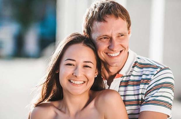 朋友经常摸老婆：朋友频繁触碰妻子？这样的行为是否恰当？