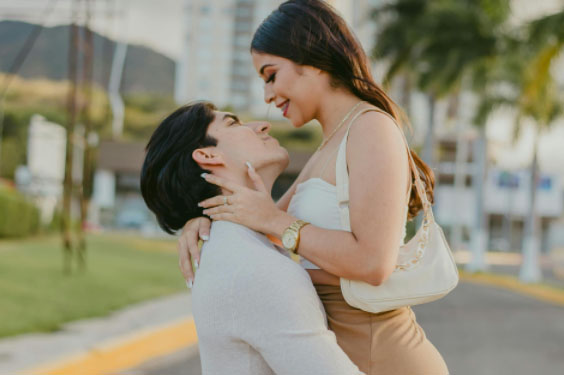 老婆出轨给老头：妻子背叛与老年人的秘密情感纠葛，揭开爱情背后的真相