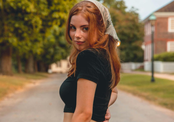 好骚的女人：妩媚风骚，她的魅力如潮水般汹涌而来