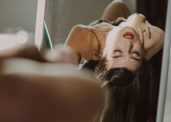 女人破月：她如何勇敢面对人生的转折时刻
