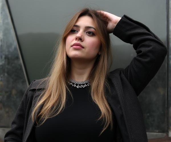 圆脸的女人：圆脸女性的魅力秘密，如何展现最佳自我？