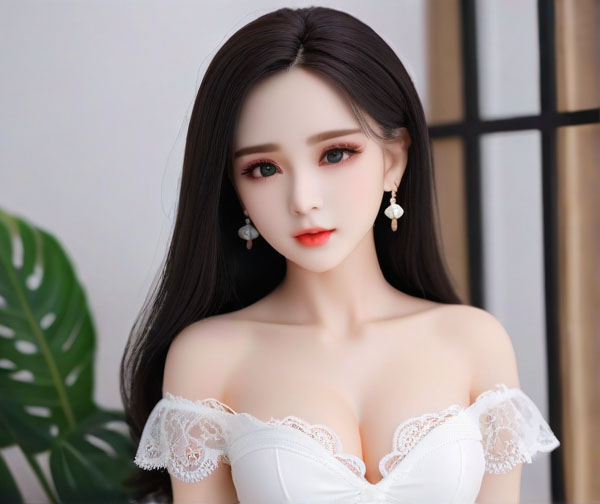 女生喉咙处有痣：神秘痣生在喉咙处，她的故事引发热议！