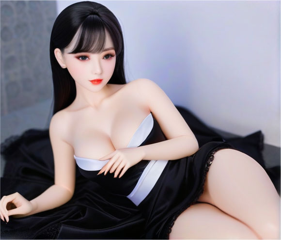 女生带字透明皮肤：女生大胆尝试透明皮肤妆容，惊艳效果引发热议
