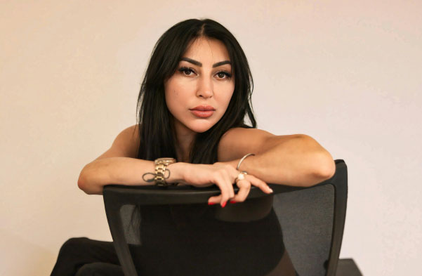 女生右耳垂有痣：耳垂上的秘密，女生的痣竟隐藏着什么故事？