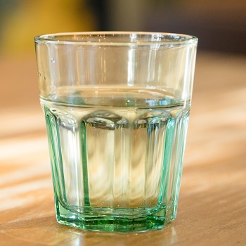 水