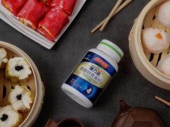 老年人骨密度低怎么办  尝试补充氨糖软骨素钙片