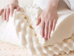 乳胶枕头为什么不能晒 乳胶枕头晒太阳后有味还能用吗