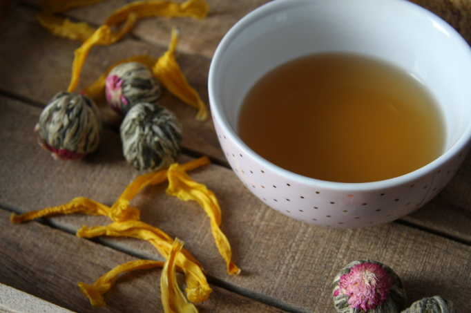 绿茶与红茶哪个比较好 绿茶与红茶哪个更健康
